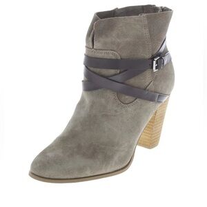 NWT women’s size 10 western bootie wooden heeled ankle bootie tan cowgirl strap